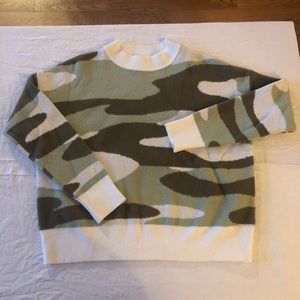 Harper Heritage Women's size M White and Camo Crewneck Sweater